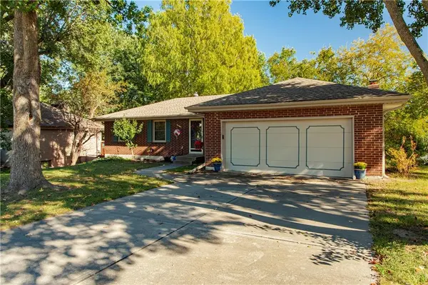 1913 Colony LN, Independence, MO 64058