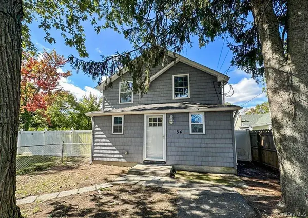 54 Oneill AVE, Bay Shore, NY 11706