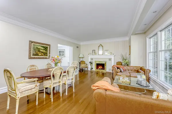 32 Bayard LN, Suffern, NY 10901
