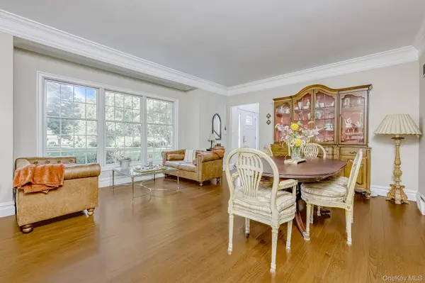32 Bayard LN, Suffern, NY 10901