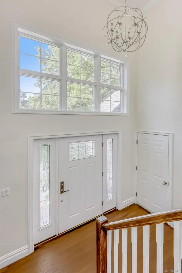 32 Bayard LN, Suffern, NY 10901