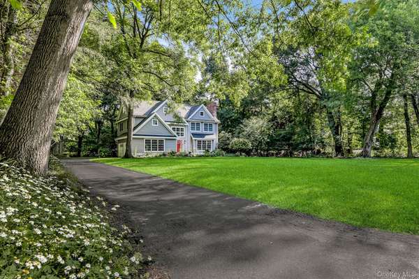 32 Bayard LN, Suffern, NY 10901