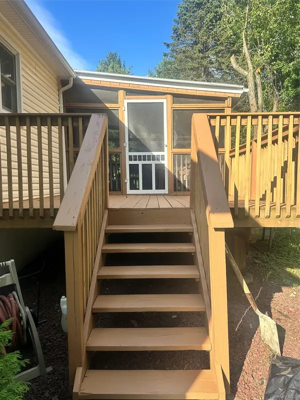 9 Elizabeth DR, Hopewell Junction, NY 12533