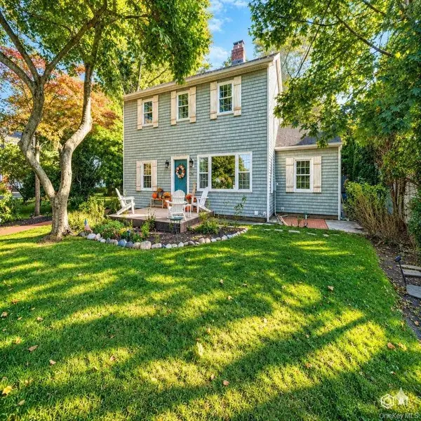 14 Waterview DR, Sound Beach, NY 11789