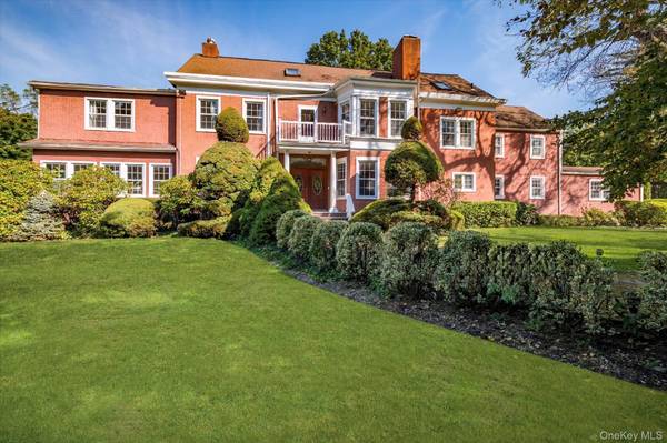 47 Red Ground RD, Old Westbury, NY 11568