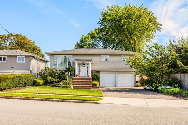 2928 Charlotte DR, Merrick, NY 11566