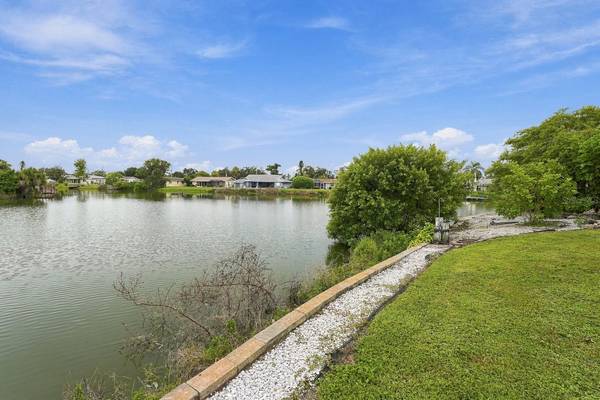 2331 SANDLEWOOD DR, Venice, FL 34293