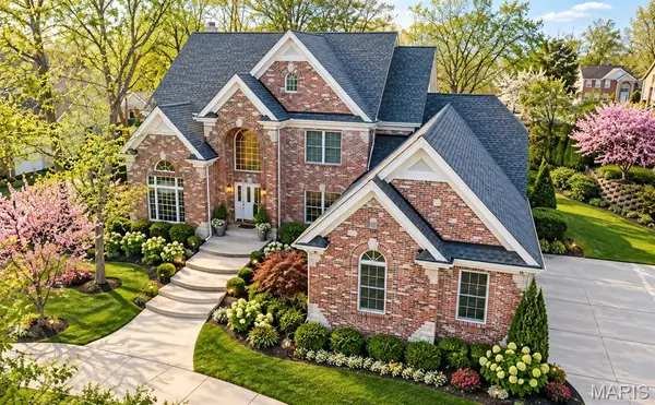 821 N Spoede RD, Creve Coeur, MO 63141