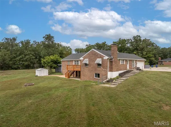 28 Hawthorne DR, Warrenton, MO 63383
