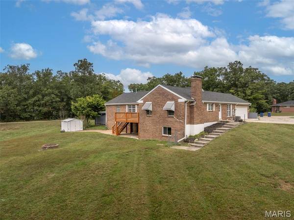 28 Hawthorne DR, Warrenton, MO 63383