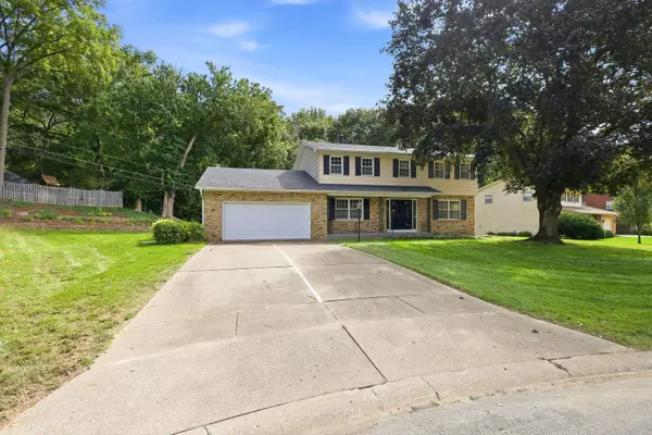 21 Estate CT, Bettendorf, IA 52722