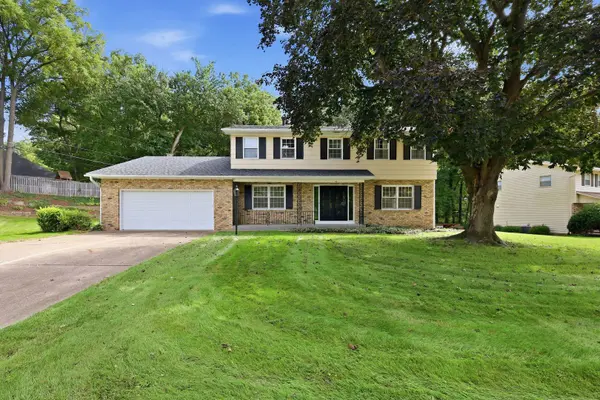 21 Estate CT, Bettendorf, IA 52722
