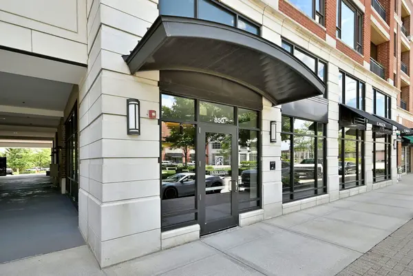 850 VILLAGE CENTER DR #307, Burr Ridge, IL 60527