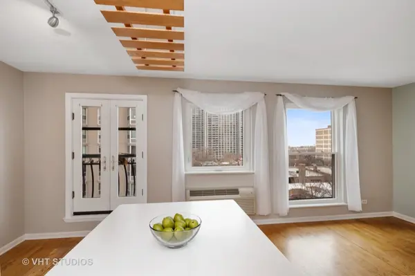 711 W Gordon TER #813, Chicago, IL 60613