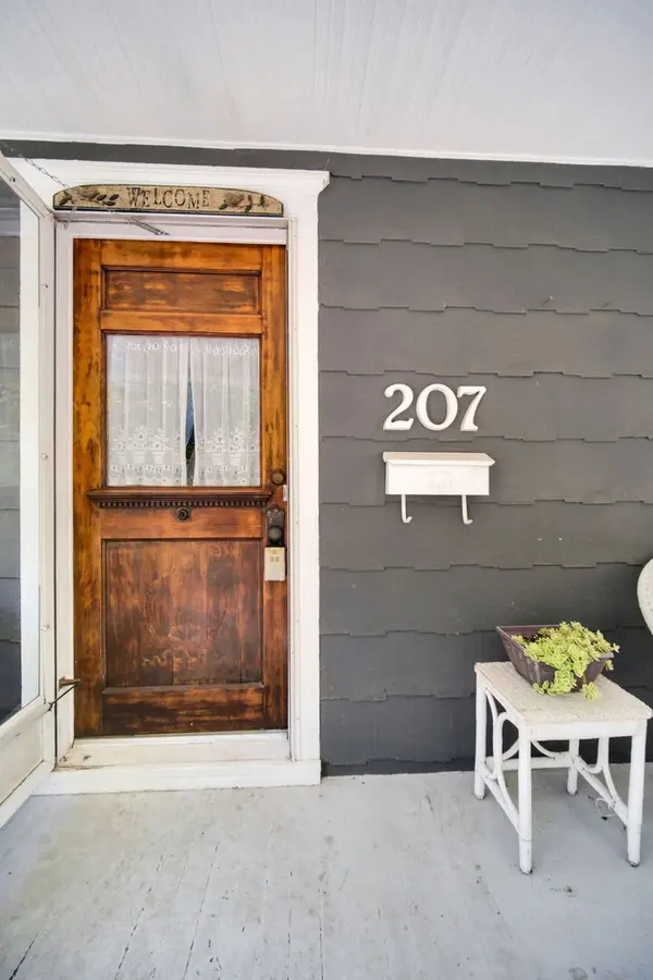 207 Sophia ST, West Chicago, IL 60185