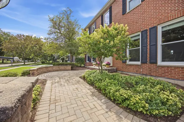 452 Spring Ridge DR, Crystal Lake, IL 60012