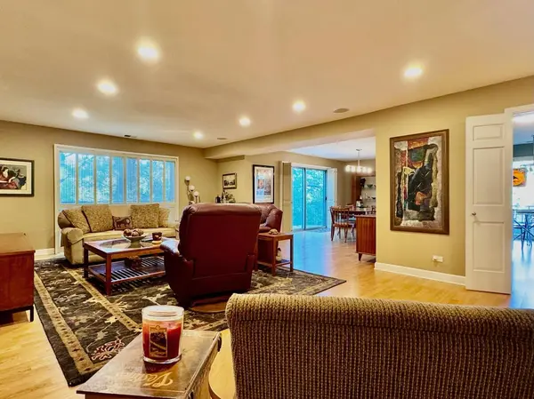 4050 N Dundee RD #202, Northbrook, IL 60062