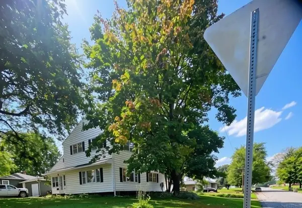 1505 W 3rd ST, Cedar Falls, IA 50613
