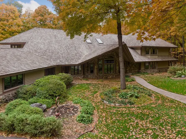 1420 Tamarack DR, Medina, MN 55356