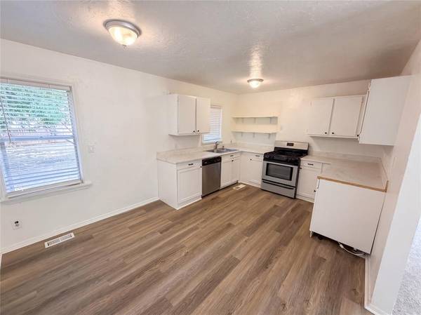 7211 NW 45th ST, Bethany, OK 73008