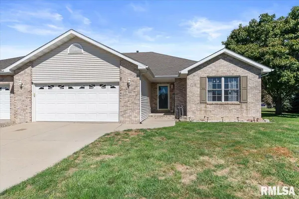703 Burberry LN, Rochester, IL 62563
