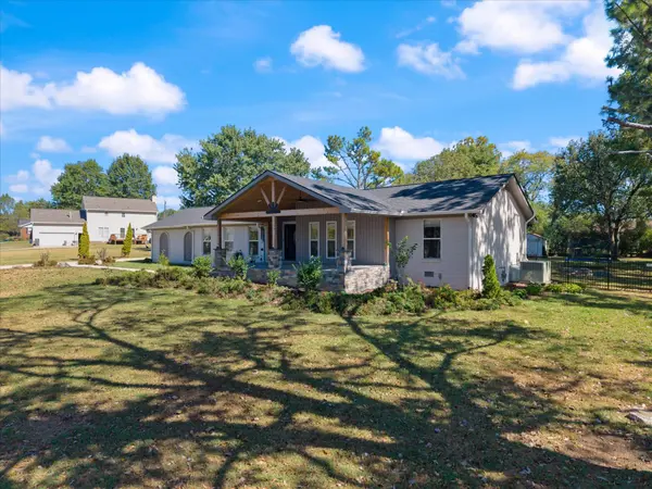 1037 S Brookside Dr, Gallatin, TN 37066