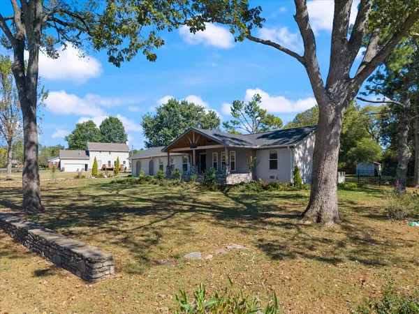 1037 S Brookside Dr, Gallatin, TN 37066