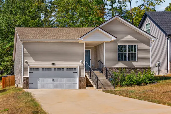 1245 Cardinal Creek Dr, Clarksville, TN 37040