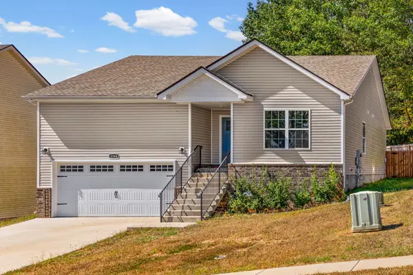 1245 Cardinal Creek Dr, Clarksville, TN 37040