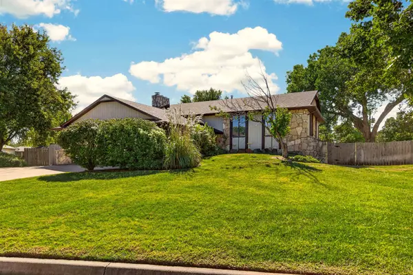 2068 N Westridge, Wichita, KS 67203