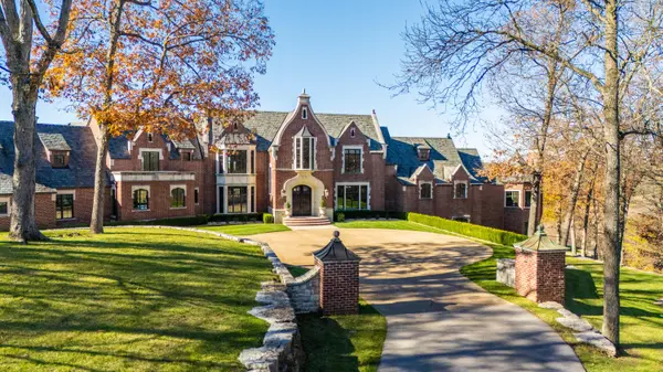 6052 E Summit View DR, Springfield, MO 65809