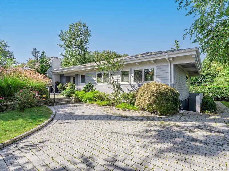 14 Highland PL, Sea Cliff, NY 11579