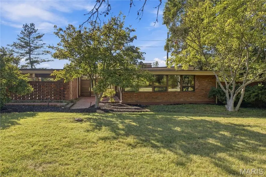 10 Westwood Country CLB, Westwood, MO 63131