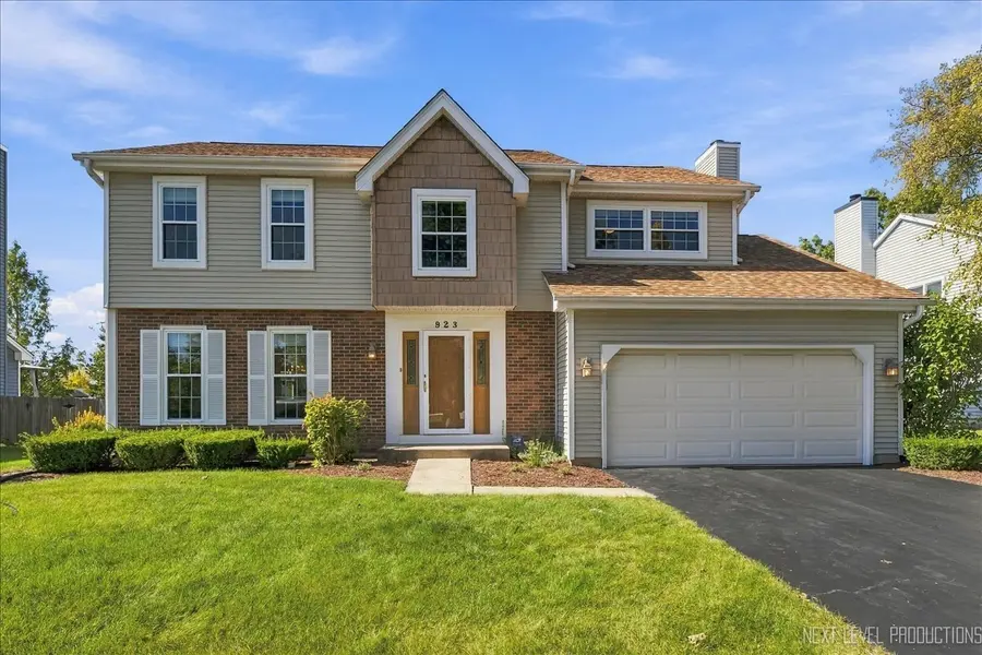 923 Ridge TRL, Carol Stream, IL 60188