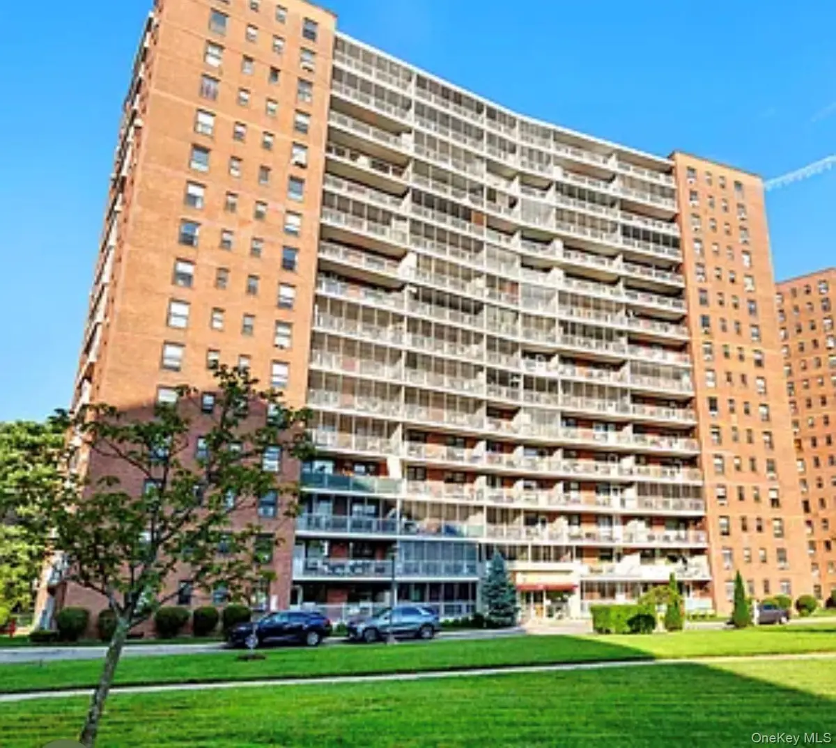 61-35 98th St #10D, Rego Park, NY 11374