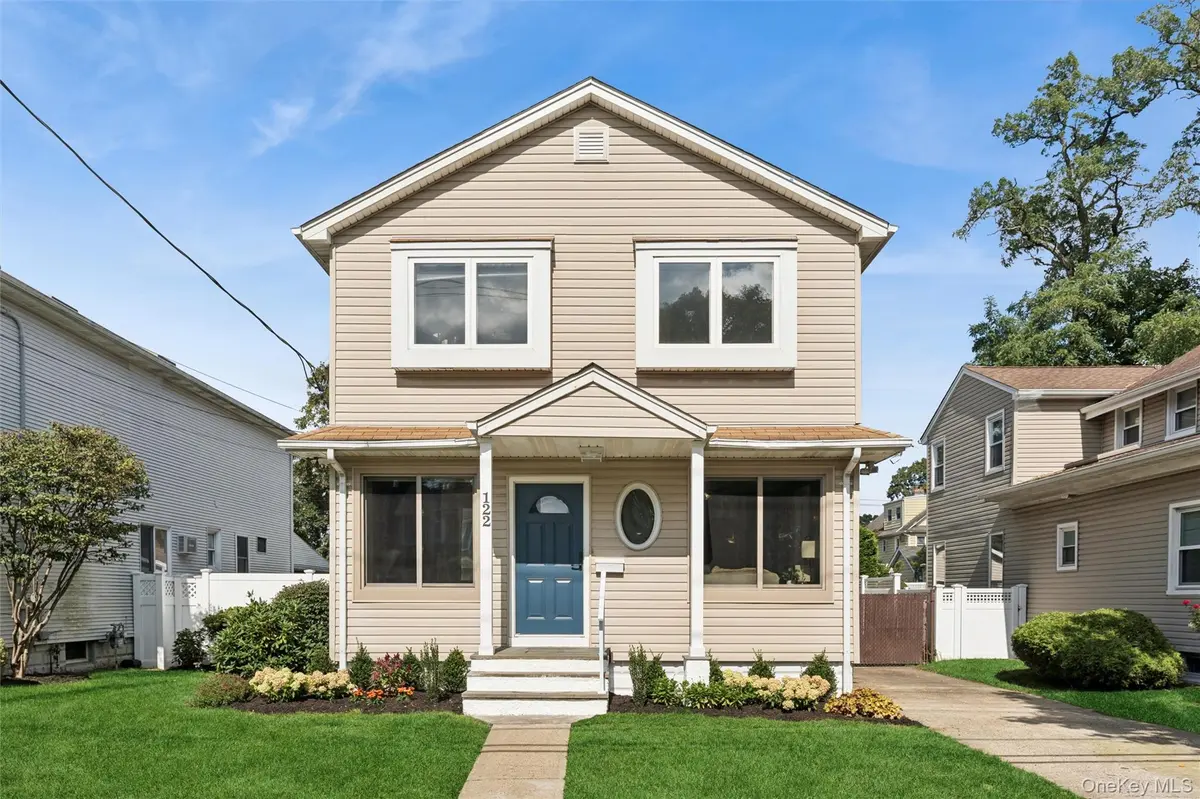 122 Commonwealth AVE, Merrick, NY 11566