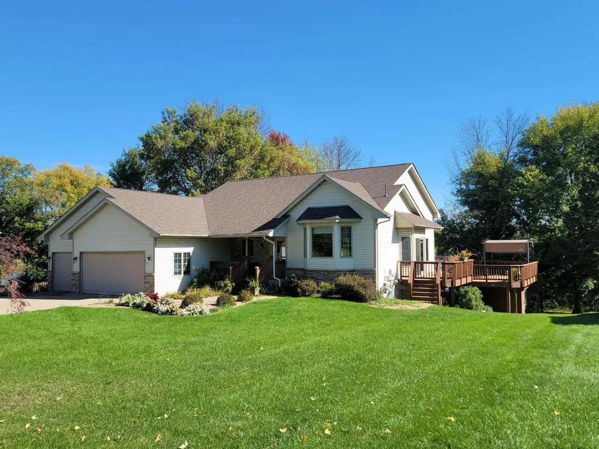 28319 Lakeside LN, Lindstrom, MN 55045