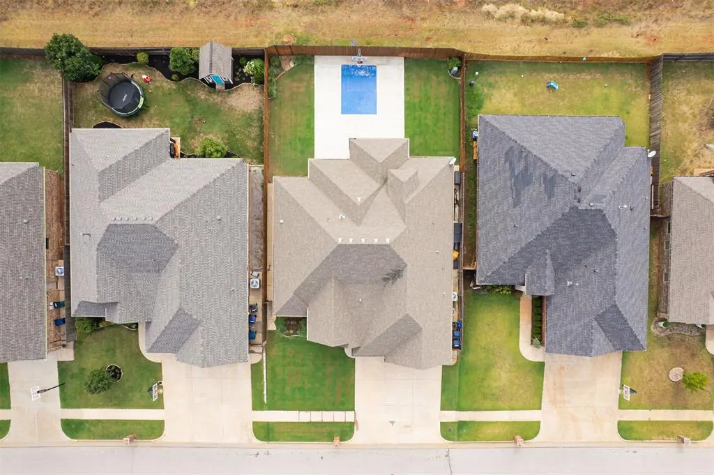 18513 Haslemere LN, Edmond, OK 73012
