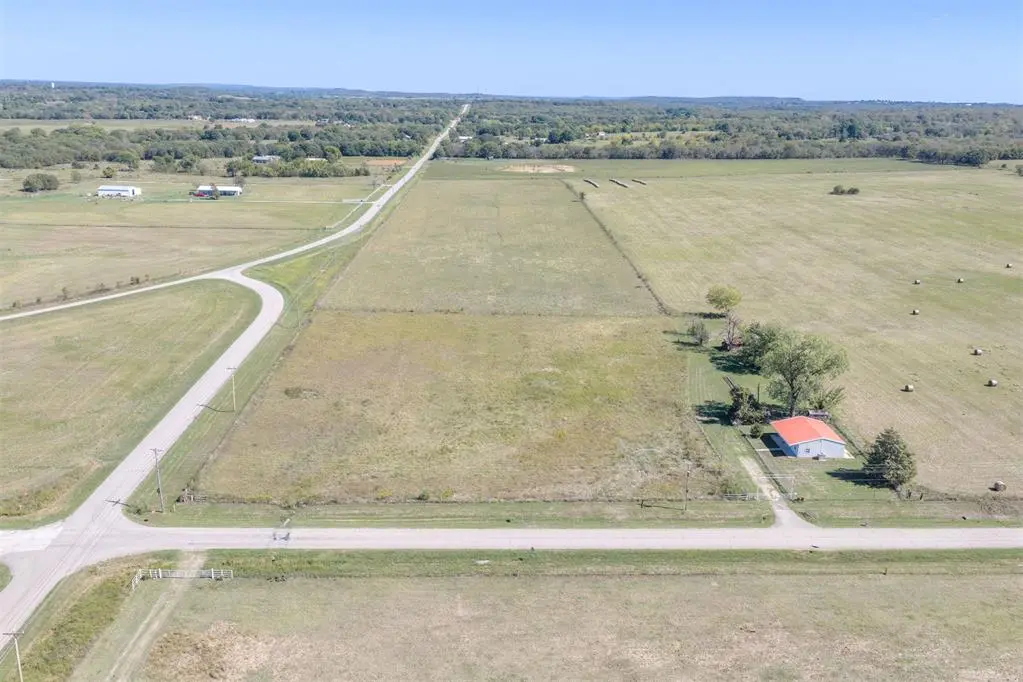 25080 Turkey Pen Hollow RD, Henryetta, OK 74437