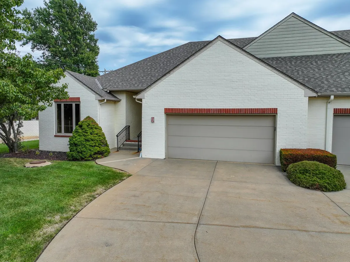 1770 N Country Club Rd #9, El Dorado, KS 67042