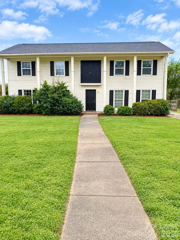 7303 Cormwell LN, Charlotte, NC 28217
