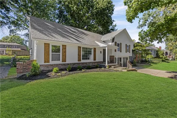 7740 Westgate DR, Lenexa, KS 66216