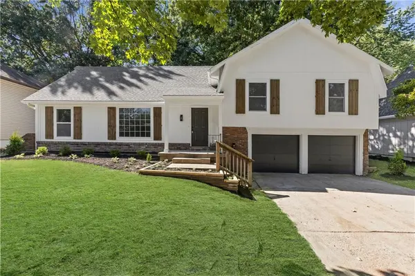7740 Westgate DR, Lenexa, KS 66216