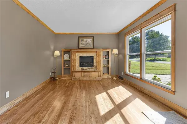 112 W 8th ST, Kearney, MO 64060