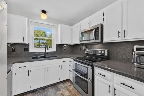 1318 Tall Grass CT, Eudora, KS 66025