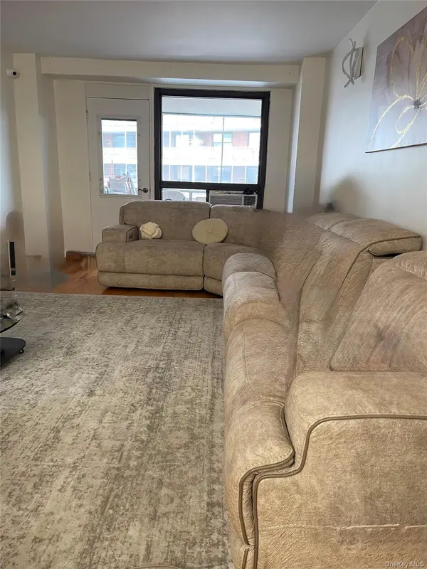 61-35 98th St #10D, Rego Park, NY 11374