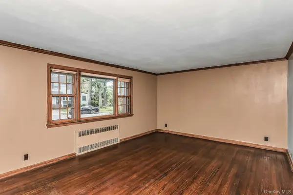 915 Glenwood RD, West Hempstead, NY 11552