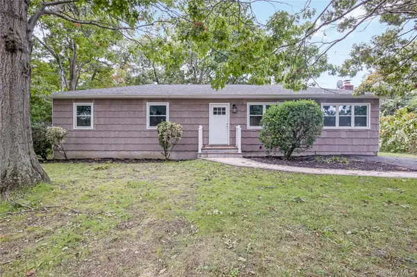1182 E 3rd AVE, Bay Shore, NY 11706