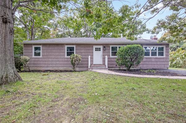 1182 E 3rd AVE, Bay Shore, NY 11706