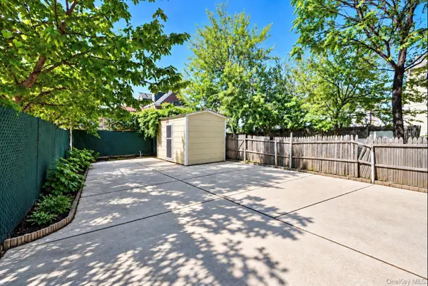 2561 Fenton AVE, Bronx, NY 10469